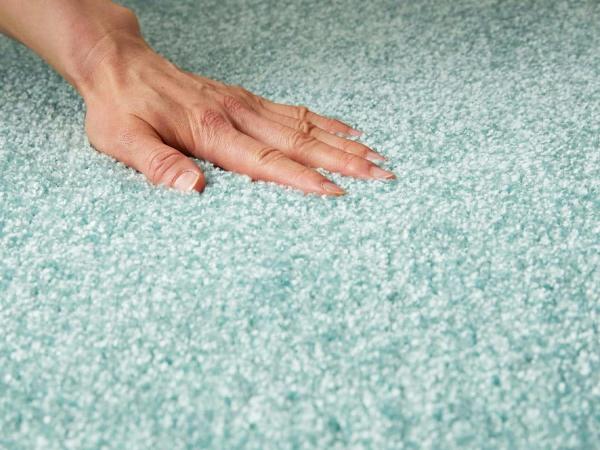夏用ラグに最適な冷感ラグは、アース製薬の防ダニ加工付き