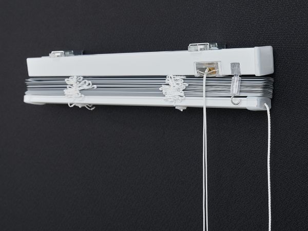 ブラインド上部にできるたたみ代