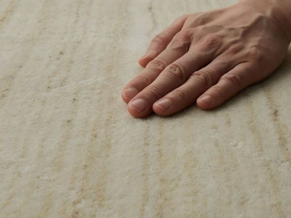 可愛いナチュラルな無染色ウールラグの風合い