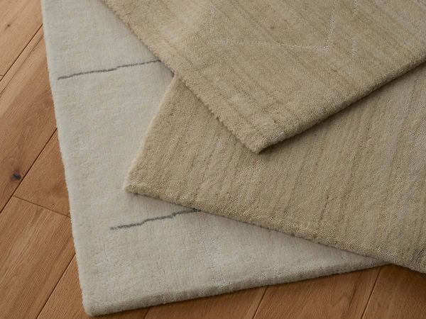 ウール100％のラグが3種類重なる様子