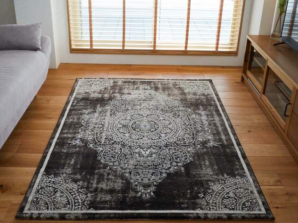 黒色のヴィンテージ調ウィルトンラグ
