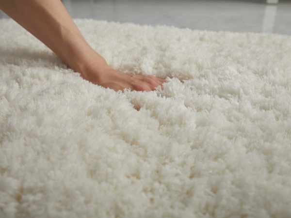 毛足の長いマイクロファイバーラグ