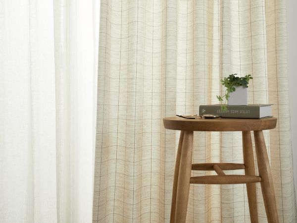 韓国インテリアに欠かせないチェック柄のカーテン