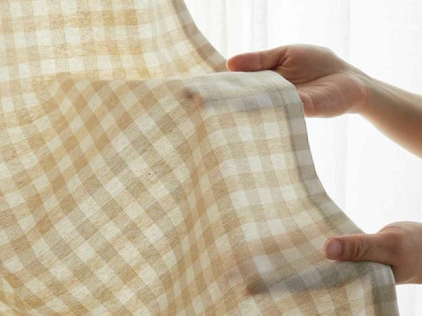 ナチュラルな素材感のカーテン
