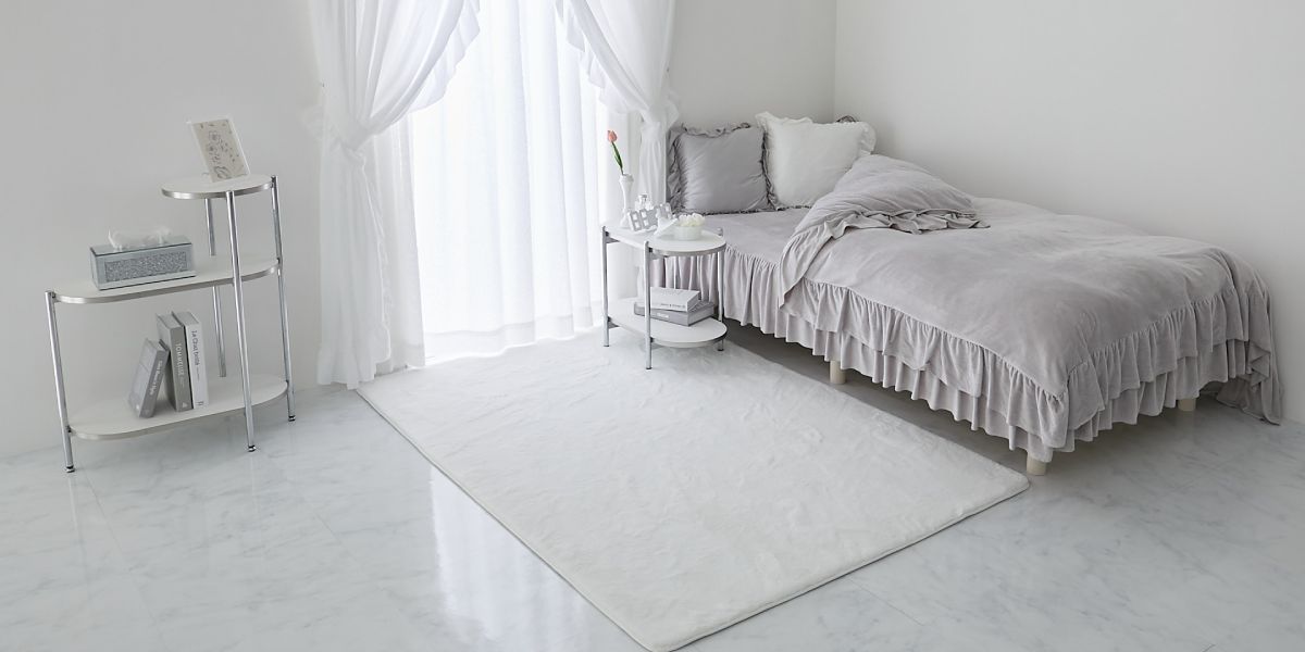 白とグレーを基調としたインテリア