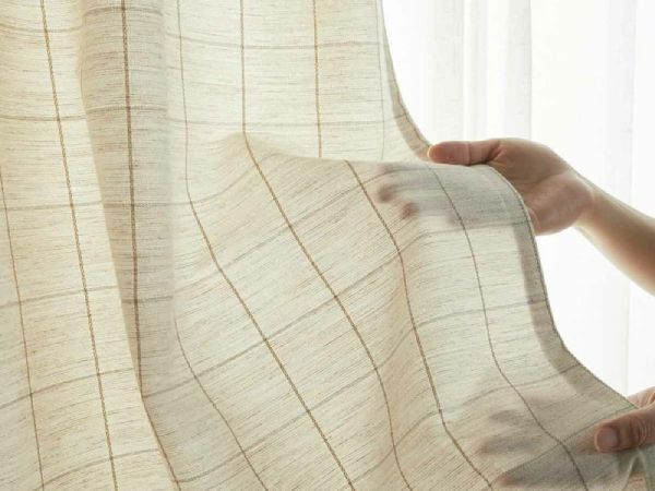 天然素材のような豊かな風合いのカーテン