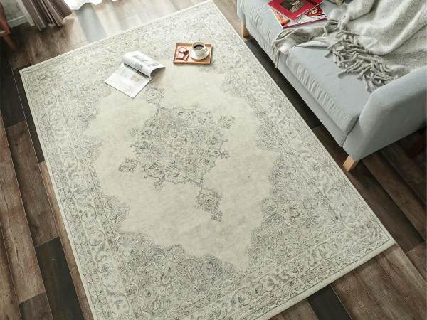 アイボリーのクラシカルなラグ