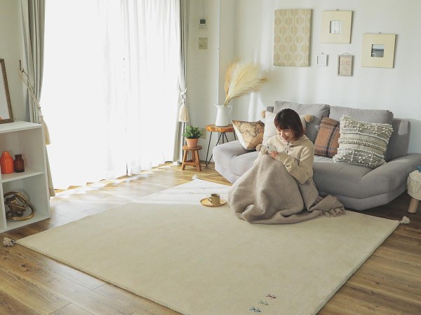 配色黄金比でラグがメインカラーの実例