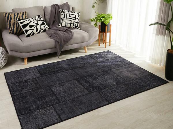 ブラックラグとナチュラルインテリア