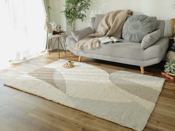 日本製の北欧風アイボリーラグとナチュラルインテリア