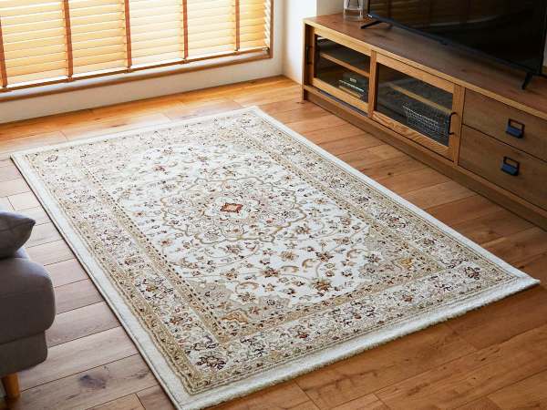 クラシカルなウィルトン織のアイボリーラグ