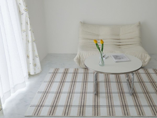 ライトグレーのソファに合う韓国風ラグ