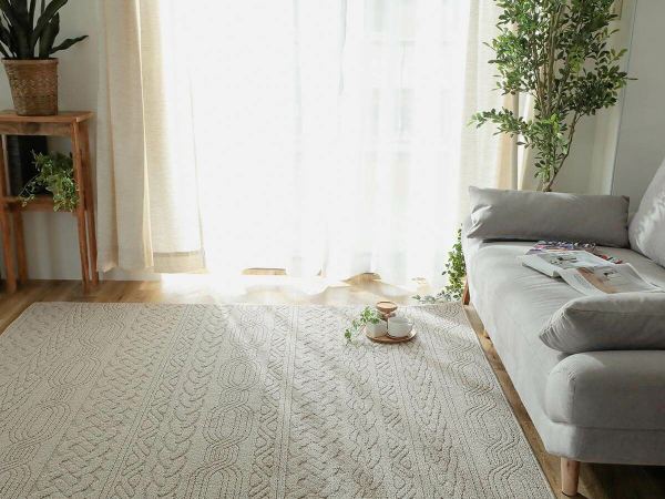 グレーソファに合うカーテンとナチュラルインテリア