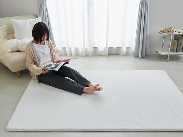 可愛い白色ラグ『ラファ』