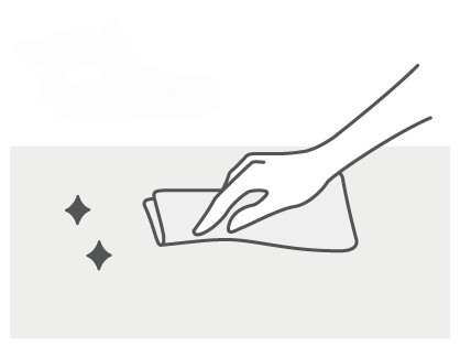 綺麗なタオルで犬のおしっこを拭き取る