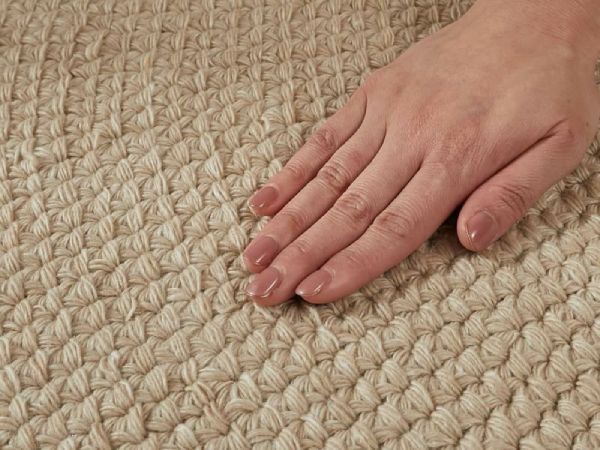 素朴なハンドメイドラグ『ケヤラ』