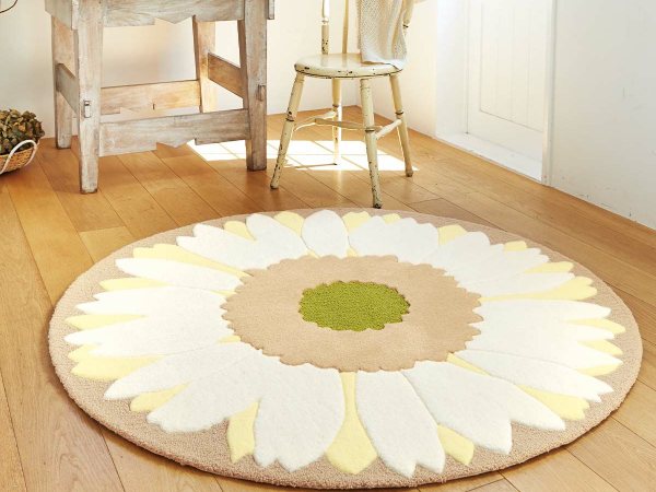 円形のピンクラグ「ルブルク 円形」