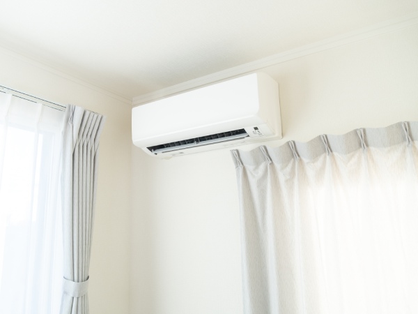 ダニの繁殖を抑えるために湿度をコントロールするエアコン