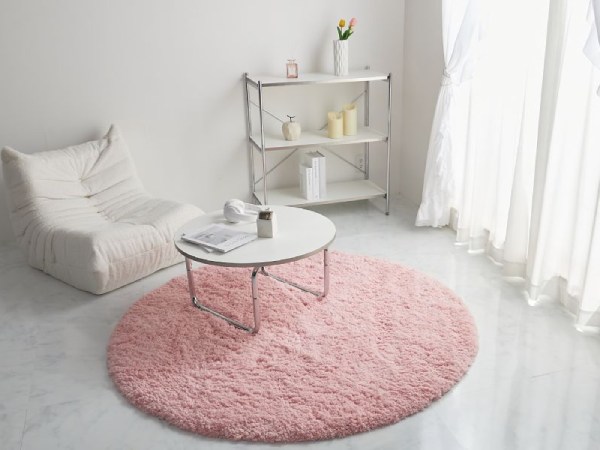 円形のピンクラグ「ラフルーム」と韓国インテリア