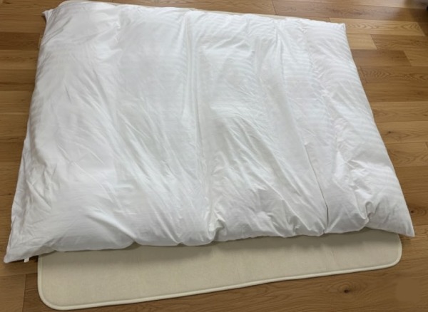 カーペットのシワ伸ばしで布団を使用する