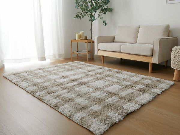 一人暮らしでオールシーズン使える、ウィルトンラグ「フイル」とナチュラルインテリア