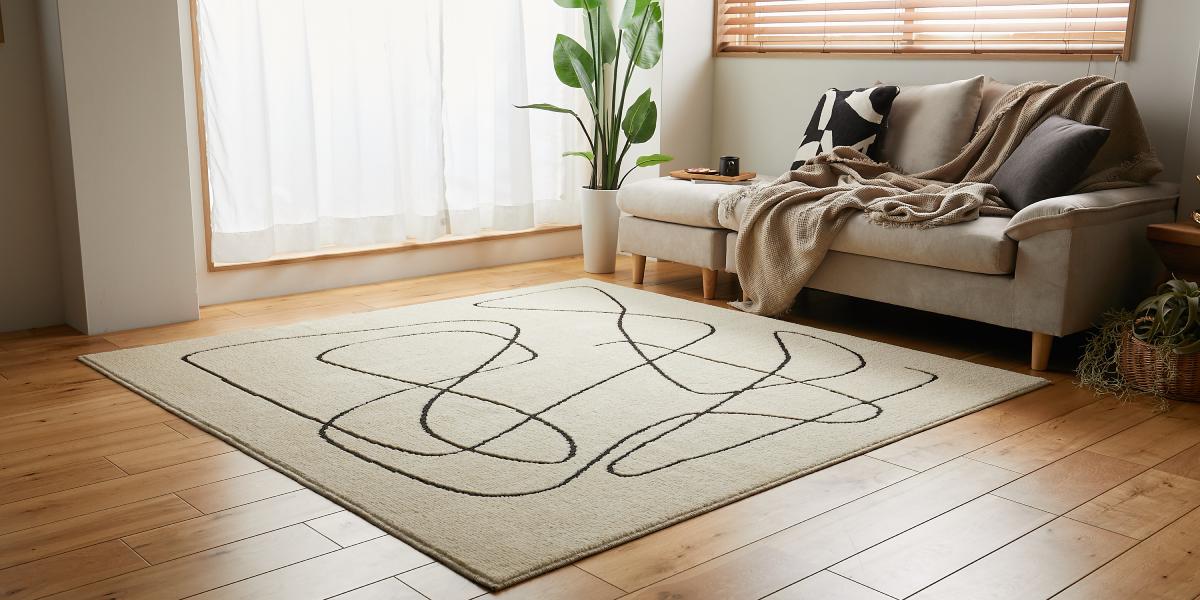 おしゃれなラグが敷かれた部屋