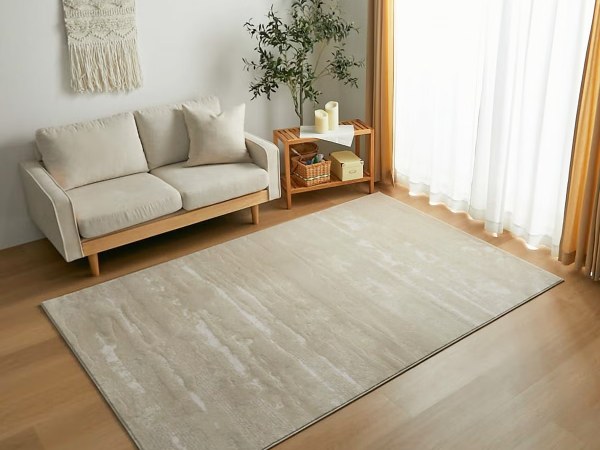 収納・保管する手間がかからないオールシーズン使えるラグ『フォンテ』