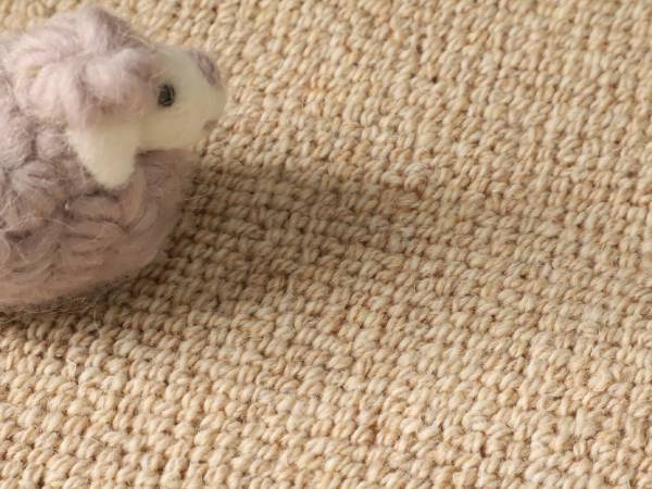 防音性に優れている毛足の短いオーダーカーペットとマスコットの羊