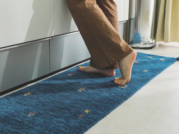 耐久性に優れていて、汚れに強いウール100％のキッチンマット