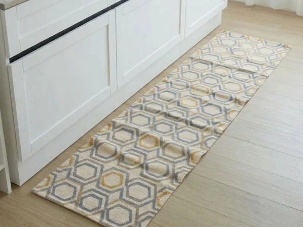 滑りやすいキッチンマット