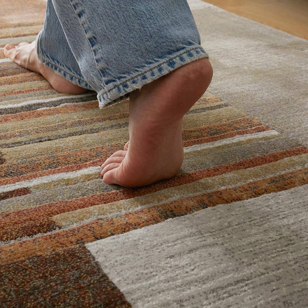 歩いている様子のアップ