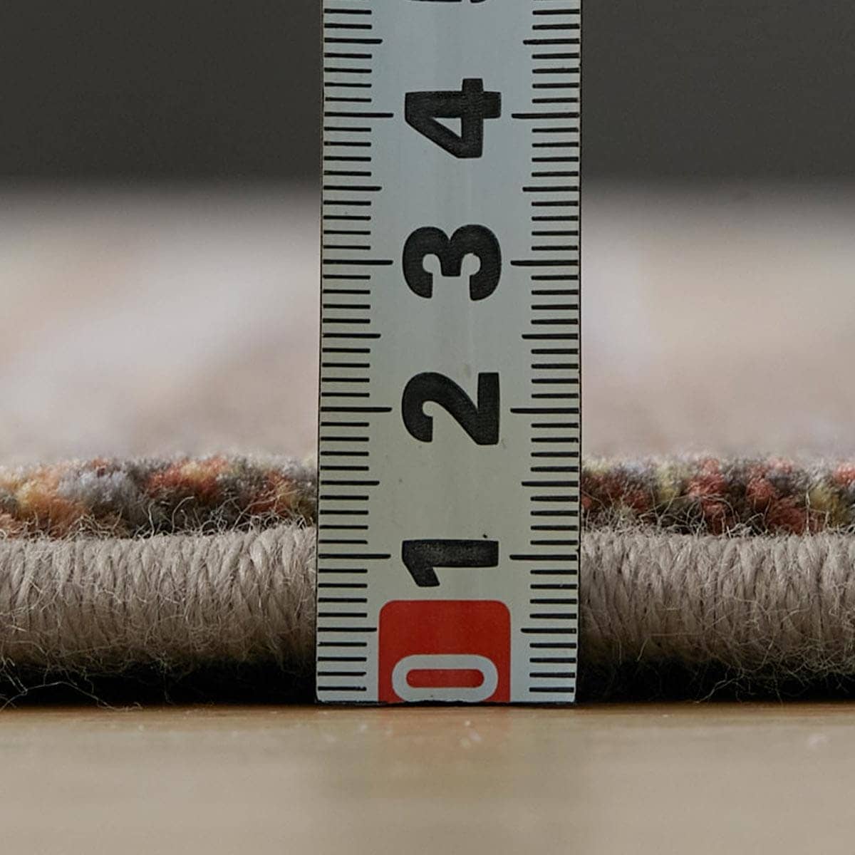 厚みを計測している様子