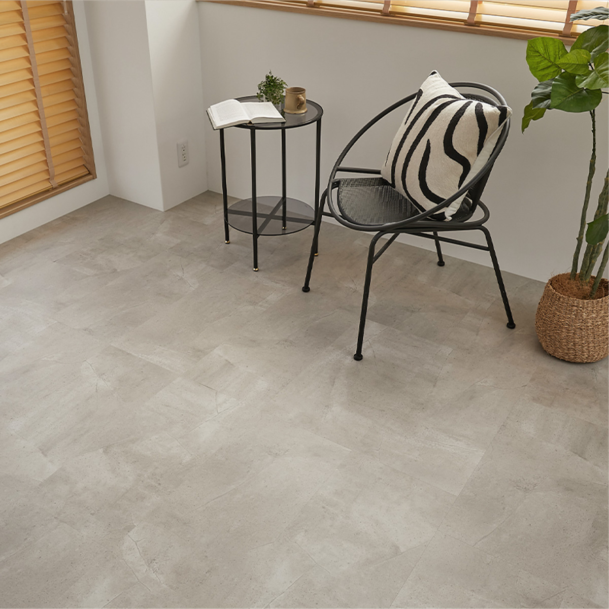 座っているイメージ