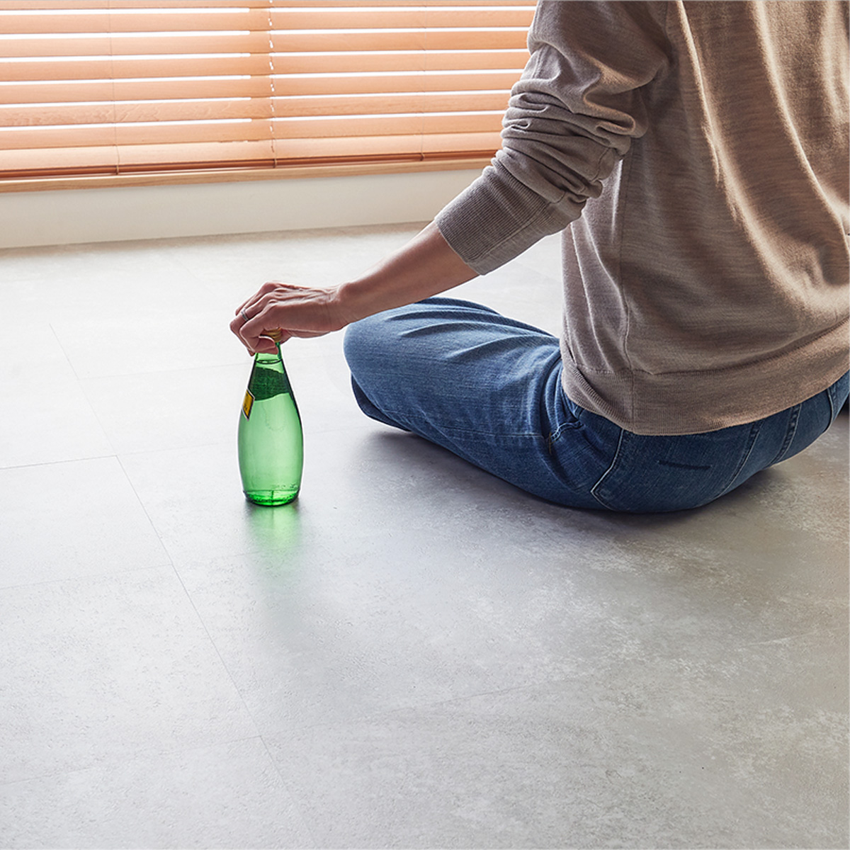 座っているイメージ