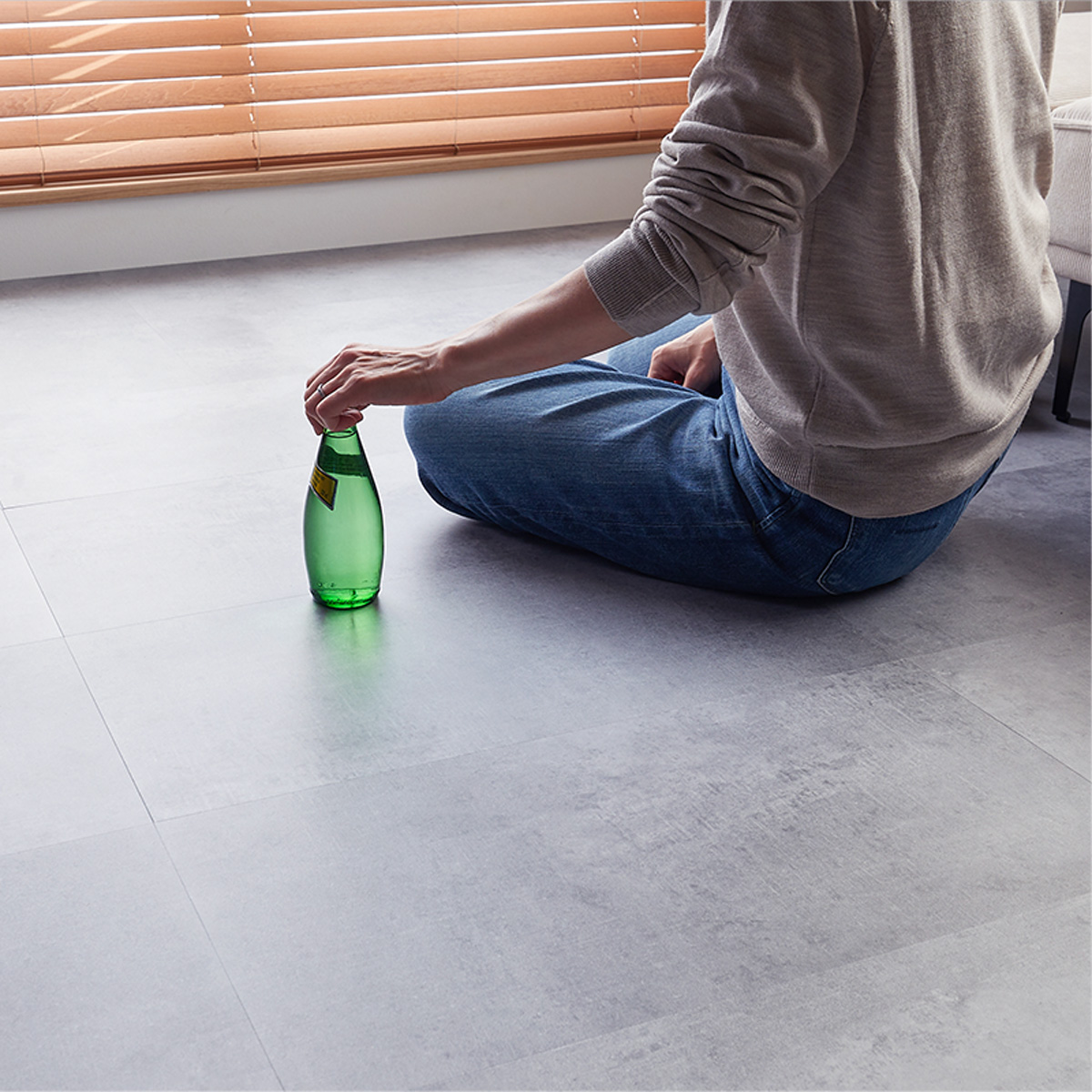 座っているイメージ