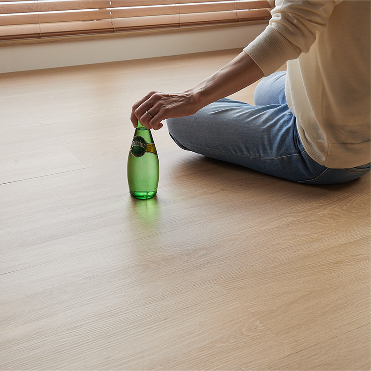 座っているイメージ