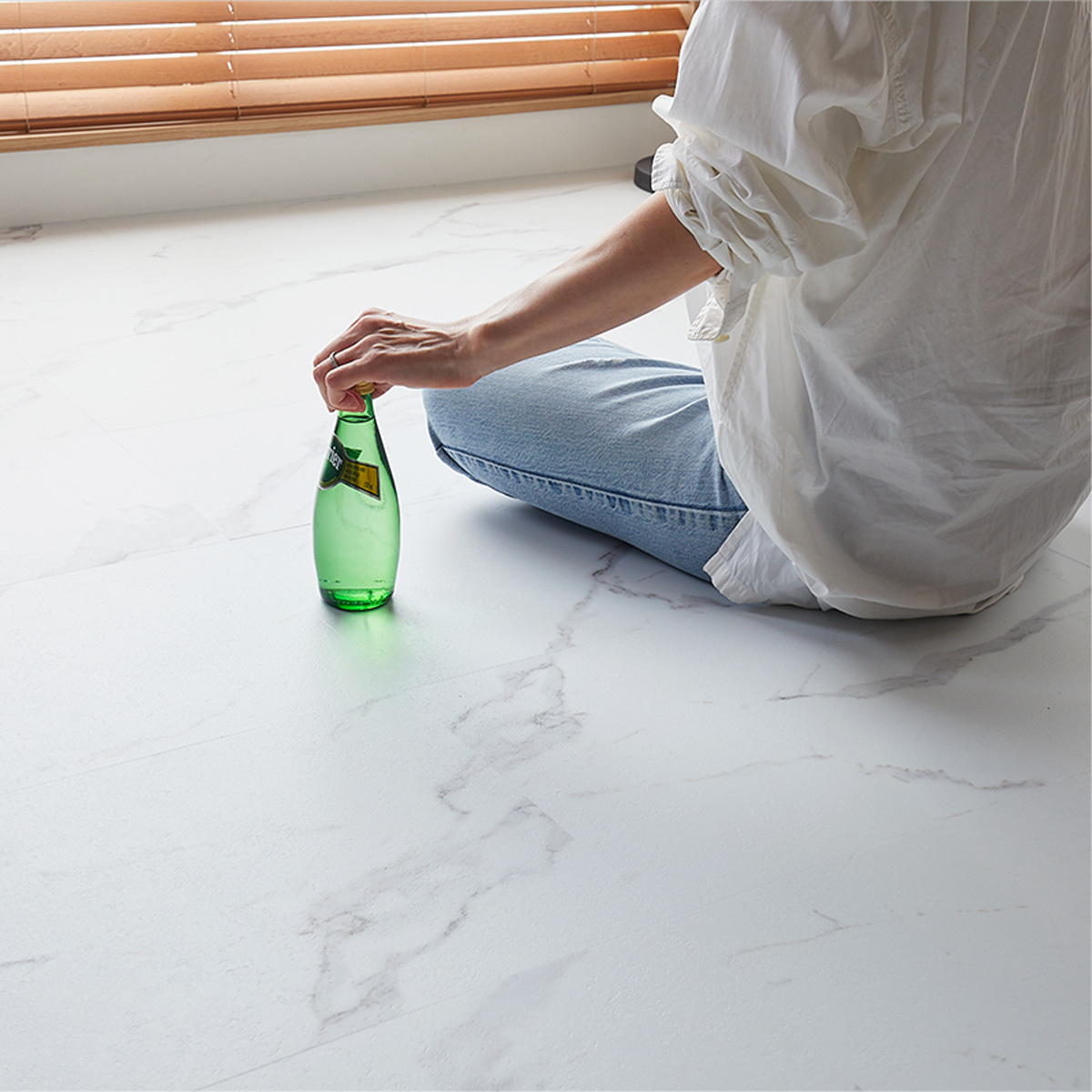 座っているイメージ