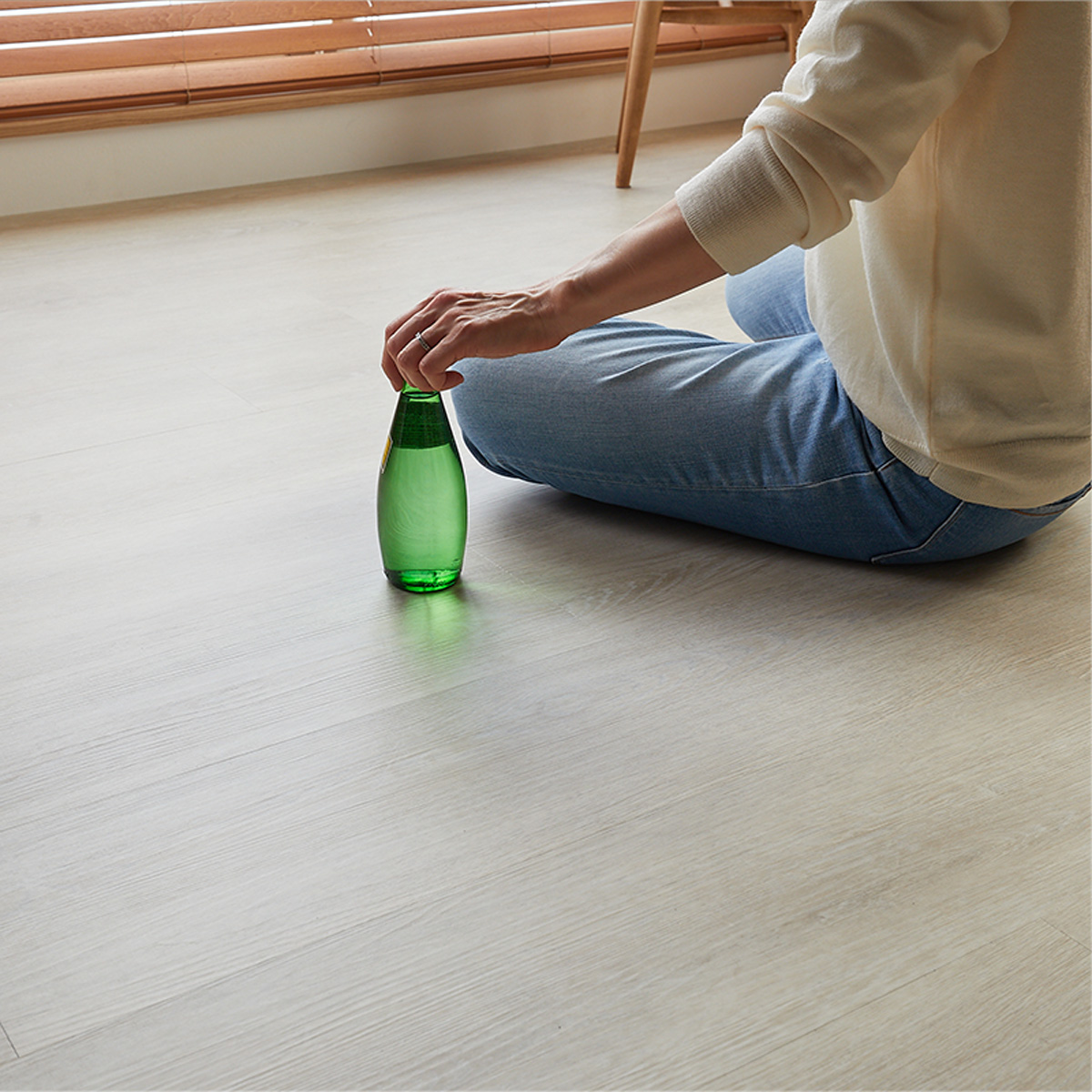 座っているイメージ