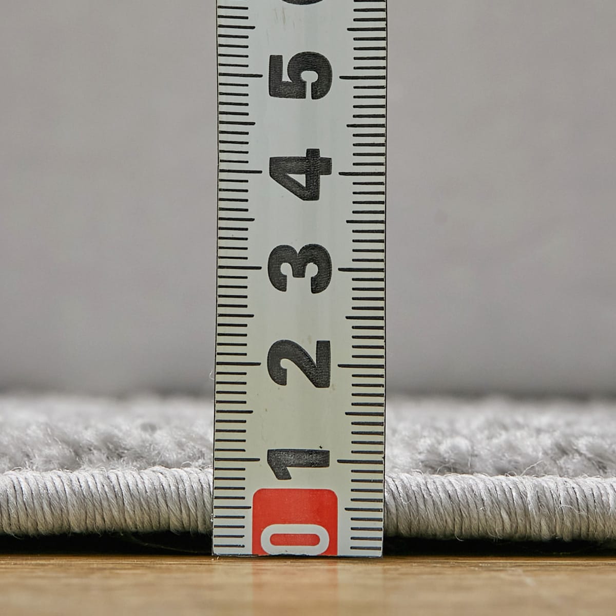 厚さを計測している様子