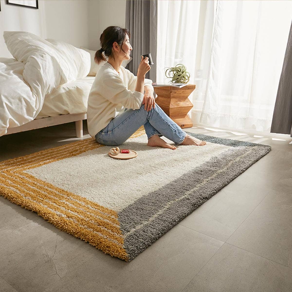 手で触れている様子