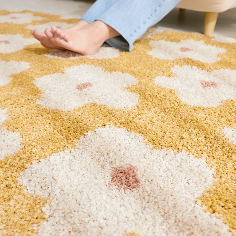 手で触れている様子