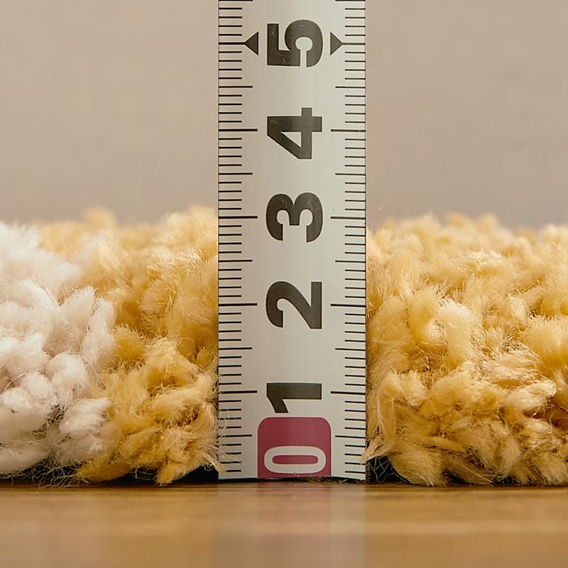 厚みを計測している様子