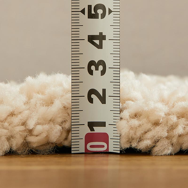 厚みを計測している様子