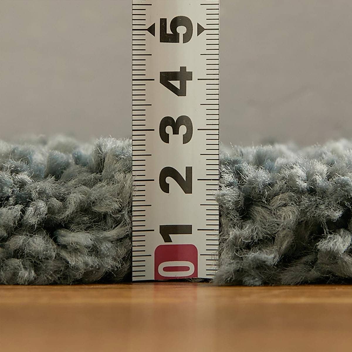 厚みを計測している様子