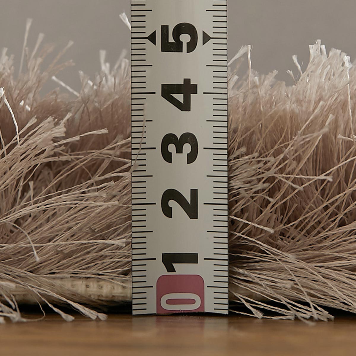 厚みを計測している様子