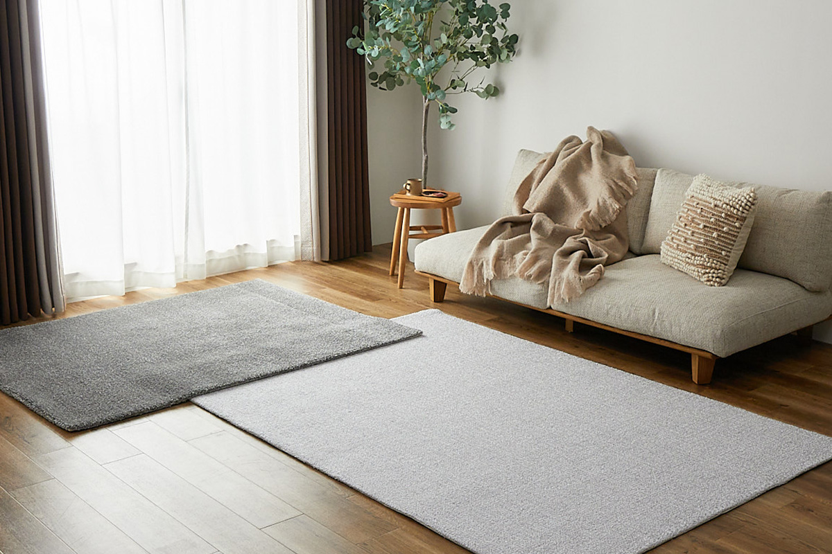 ルガとセレスティアをナチュラルな部屋に敷いているイメージ