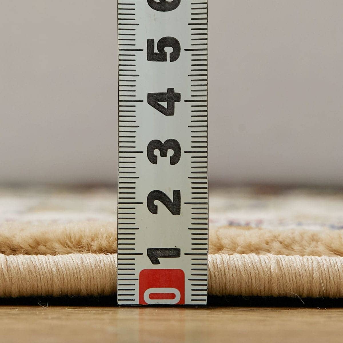 厚みを計測している様子