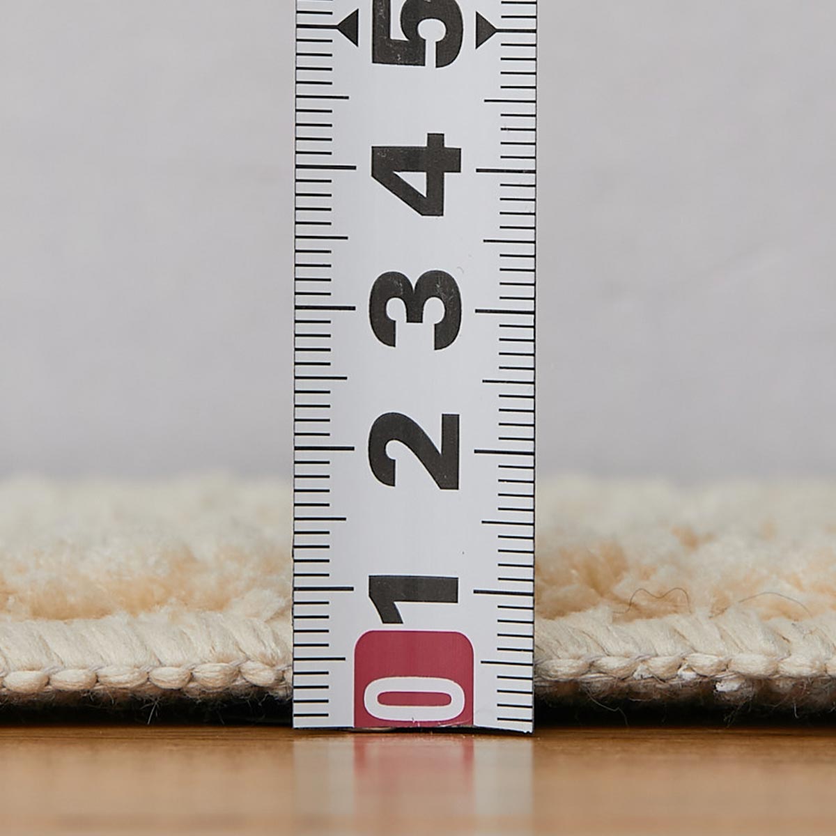 厚みを計測している様子