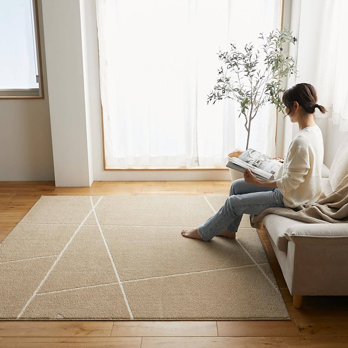 ソファに座っている様子