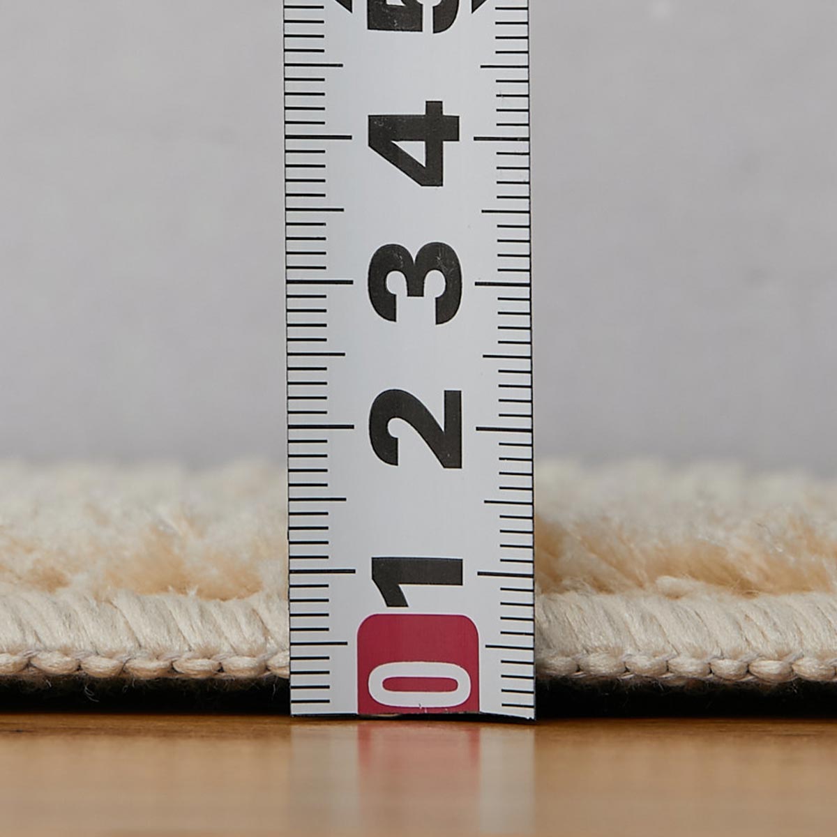 厚みを計測している様子